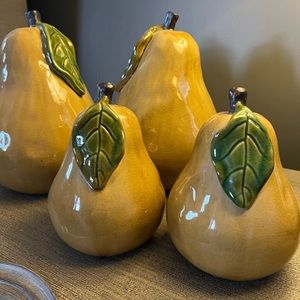 Set of 4 ceramic pears